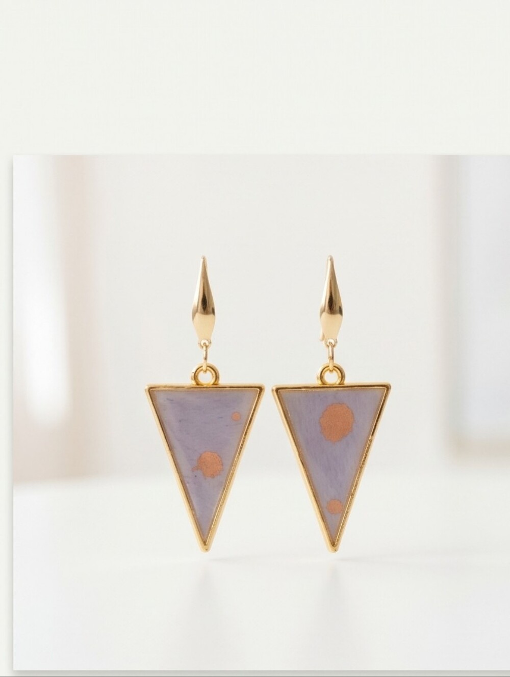#520 HAND CRAFTED Earrings handcrafted handmade Resin Gold Tone Metaluc Peach